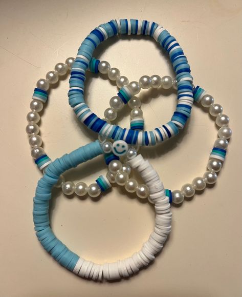 Clay bead bracelet that measures 6.5" Dark Blue Clay Bead Bracelet, Clay Beads Idea, Bracelets Heishi, Heshi Bead Ideas, Seed Bead Bracelet Designs, Blue Clay Bead Bracelets, Blue Bracelet Ideas, Bracelet Inspo, Bracelets Preppy