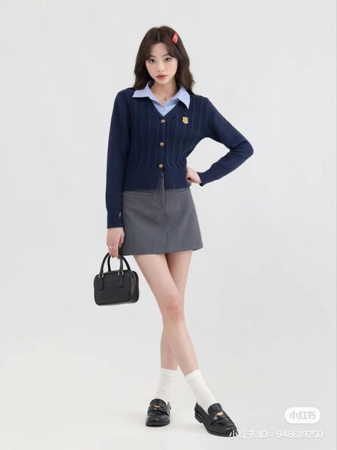 Asian Preppy Style, Korean School Outfits Uniform, School Outfits Korean Style, Korean Drama Outfits, American School Outfits, American School Uniform, Korean Outfits Skirts, Highschool Korean Uniform, Uniform Outfits Aesthetic