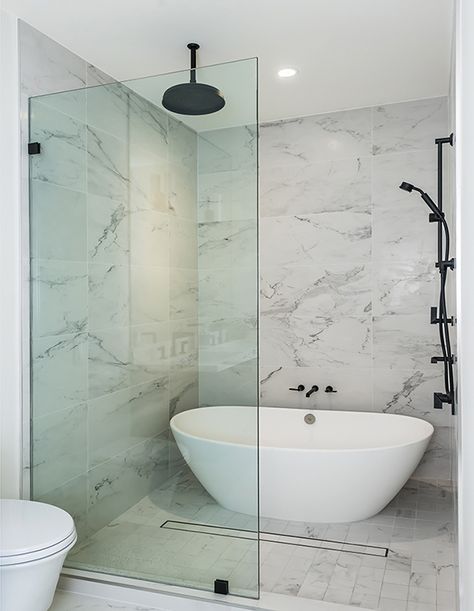 Fabulous Victorian house with bright interiors in Noe Valley Bathroom Wall Decor Over Bathtub, Drømme Bad, Balcon Mic, Glass Shield, Interior Bathroom, Bad Inspiration, Victorian House, House Interiors, Tub Shower Combo