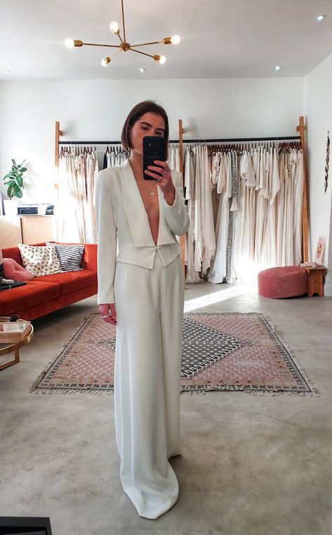 White Suite Wedding Women, Casual Wedding Pants Outfit, Woman Tuxedo Wedding, Bridal Two Piece Pants, Pant Suit Bridesmaid, White Womens Pant Suit, Rehearsal Dinner Pantsuit, White Tux Women, Brides In Suits