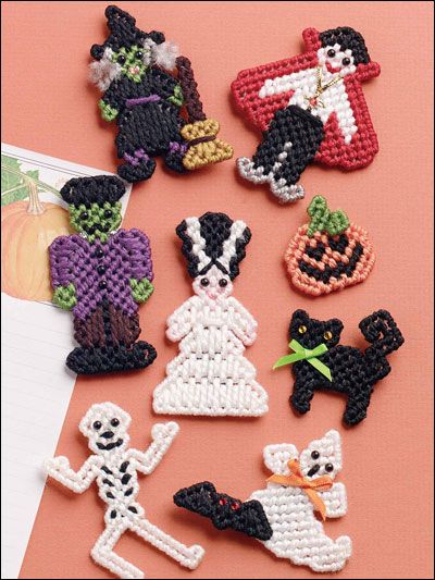 Plastic Canvas - Kitchen Patterns - Halloween Magnets Country Snowman, Halloween Magnets, Sewing Crochet, Plastic Canvas Ornaments, Halloween Cross Stitches, Plastic Canvas Christmas, Holiday Pins, Plastic Canvas Patterns Free, Plastic Art