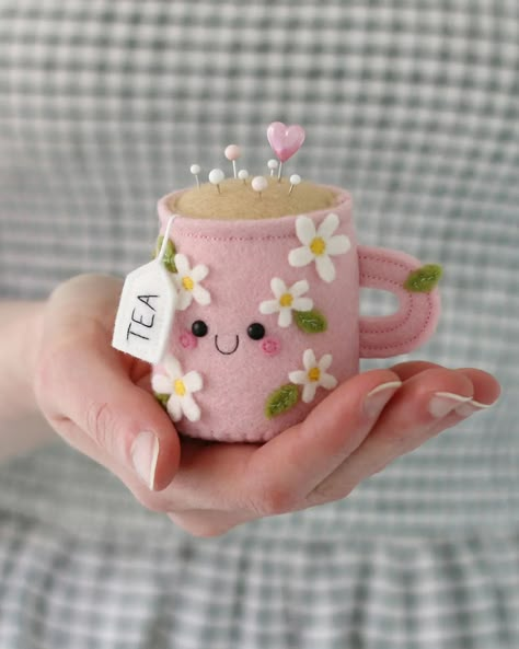 Daisies. 🌼 The four daisy pincushions I've been working on this week are available in my Etsy shop now. ❤️ Teacup Pincushion, Pink Teacup, Felt Pincushions, Tea Tag, Felt Crafts Patterns, Cute Sewing Projects, Doll Diy Crafts, Felt Embroidery, Felt Patterns