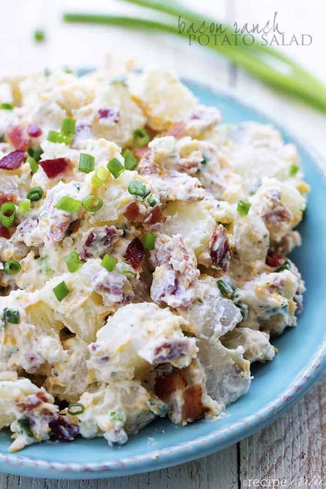 A creamy and delicious potato salad with amazing ranch flavor and bacon! This is the perfect side to take to… Bacon Ranch Potato Salad, Ranch Potato Salad, Potato Salad Dressing, Bacon Ranch Potatoes, Potato Salad Recipe Easy, Potato Salad With Egg, Mini Hamburgers, Bacon Potato Salad, Tabbouleh Salad