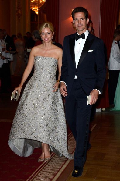 Crown Princess MarieChantal of Greece and Crown Prince Pavlos of Greece attend a private dinner on the eve of the wedding of Princess Madeleine and... Princess Marie Chantal, Pavlos Of Greece, Royal Family Of Greece, Marie Chantal Of Greece, Greek Royalty, Greek Royal Family, Marie Chantal, Style Royal, Estilo Real