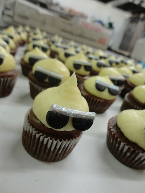 Sunglasses Cupcakes, Cool Cupcakes, Seasonal Cakes, Summer Cupcakes, Cupcakes For Boys, Cupcake Wars, Cool Dude, Creative Cupcakes, Appetizer Ideas