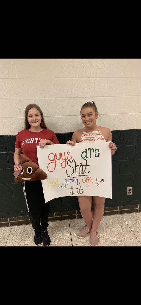 Promposal idea for friends Funny Promposals, Football Relationship, Cute Hoco Proposals, Homecoming Poster Ideas, Funny Prom, Friends Homecoming Proposal, Prom Posters, Homecoming Signs, Cute Homecoming Proposals