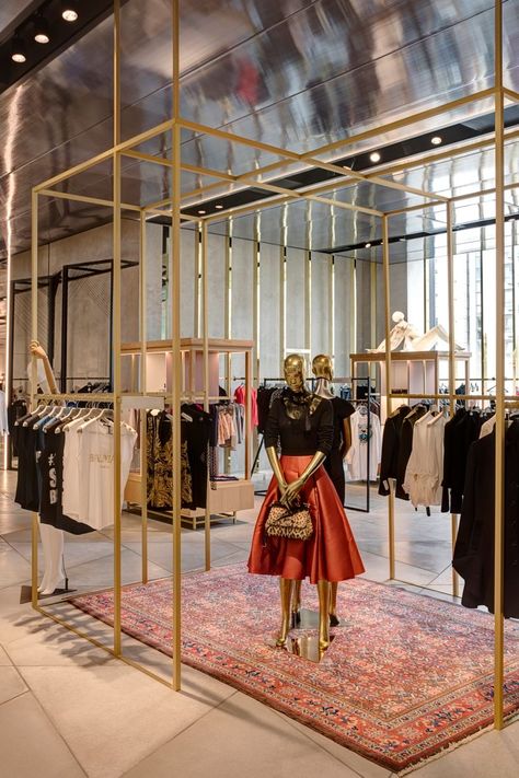 Store Lighting, Fashion Store Design, Clothing Store Interior, Clothing Store Design, Retail Interior Design, Store Design Boutique, Boutique Interior Design, Boutique Decor, Store Interiors