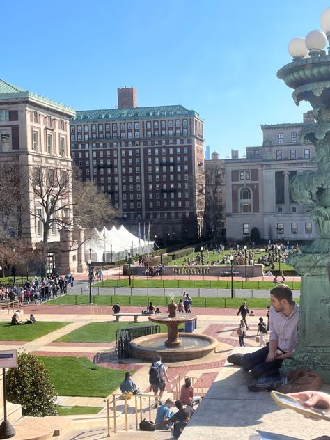 Colombia College Nyc, Columbia Asthetic, College In The City, Usa College Aesthetic, Post Grad Life Aesthetic, Columbia University Campus, Columbia Student Aesthetic, City College Aesthetic, College In Nyc