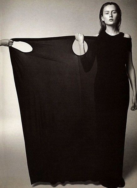 Audrey in Ann Demeulemeester, for Jane Magazine August 1998. Photo by Satoshi Saikusa. Convertible Clothing, Zero Waste Fashion, Rei Kawakubo, Shape Shifting, Ann Demeulemeester, Fashion Details, Diy Fashion, Diy Clothes, Apron