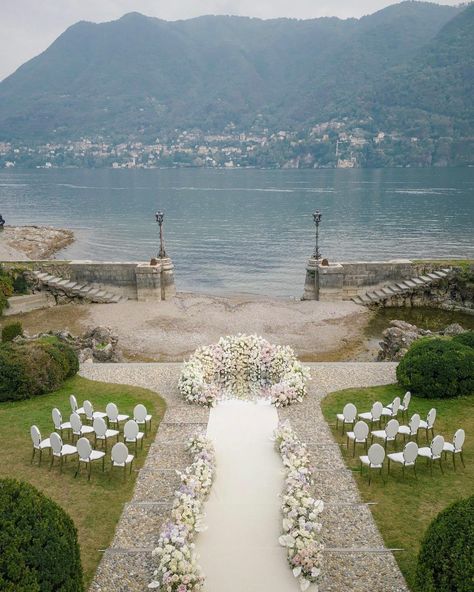 Would you prefer to have a white or colored flower decor? With this wedding we made the perfect mix, do you love it?

Event & Wedding Planner @happy.moments.collector @daria_fiorano @anastasia_asl
@nazik_spice
Venue: @villaerbaofficial
Light & Audio: @blunotteventi
Furniture: @latinidesign
Catering: @sunlake.catering
Photography: @paolo_priori_fotografia - @nastiavesna_photo

#rattiflora #flowerswedding #weddingatmospheres #weddingflorist #weddingflowerdecor Catering Photography, European Wedding, Wedding Location, Wedding Event Planner, Wedding Aisle, Flower Decor, Happy Moments, Lake Como, Beach Resort