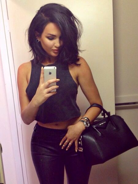 @nataliehalcro Hair Colorful, Corte Bob, Layered Bob, Hair Envy, Shoulder Length Hair, Great Hair, Hair Dos, Gorgeous Hair, Dark Hair