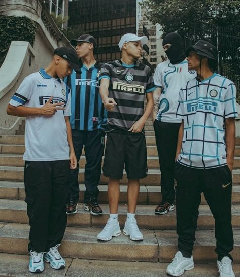 Soccer Drip Outfits, Vintage Jersey Outfit Men, Football Style Fashion, Retro Soccer Jersey Outfit Men, Retro Football Jersey Outfit, Vintage Football Jersey Outfit Men, Vintage Football Shirts Outfit, Retro Jersey Outfit Men, England Jersey Outfit