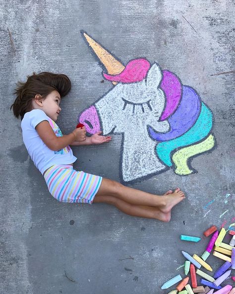 Sidewalk Chalk art, unicorn drawing, chalk art Chalk Sidewalk, Easy Chalk Drawings, Chalk Activities, Chalk Photos, Fun Chalk Art, Sidewalk Paint, Art Teen, Unicorn Drawing, Sidewalk Chalk Art