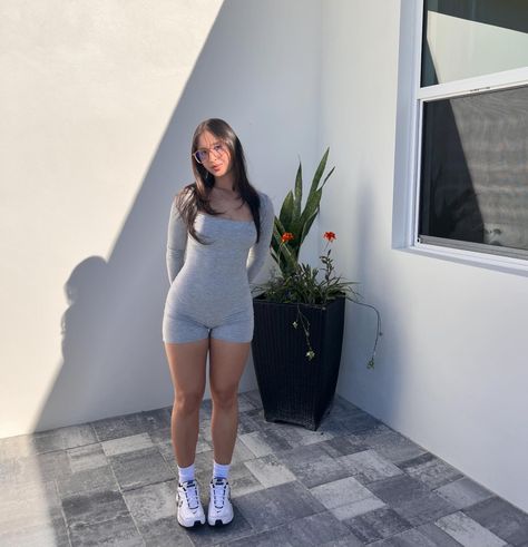 Focusing on the 3 g’s - growing, glowing + gratitude 🫶✨ Sport Casual Outfit Women, Sports Outfits For Women, Chilled Outfits, Chill Dress, Cute Chill Outfits, Fitness Pics, Dress And Sneakers Outfit, Gymwear Outfits, Cute Workout Outfits