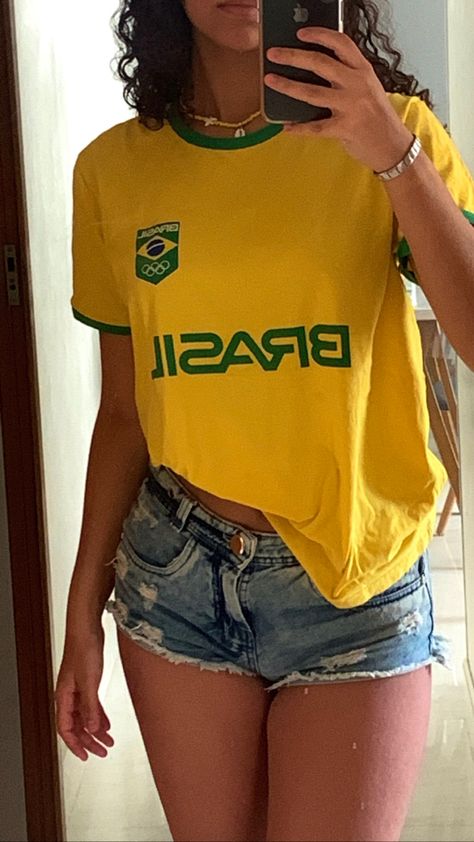 Brazil Clothing, Outfit Ideas For School Casual, Holiday Dinner Outfit, Brazil Shirt, Fashion Dream Job, Outfits 2000s, Chef Clothes, Vintage Football Shirts, Soccer Outfits