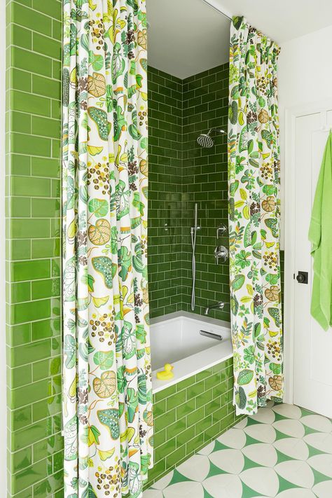 lime-green-bathroom-colorful-shower-curtain-f5605721 Small Bathroom Wallpaper, Small Bathroom Colors, Small Bathroom Tiles, Small Bathroom With Shower, Shower Tub Combination, Bathroom Tub Shower, Shower Box, Bathroom Shower Design, Small Bathroom Vanities