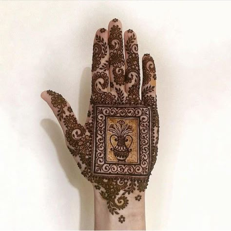 Jagua Henna Designs, Mehndi Snapchat, Unique Henna Designs, Indian Henna Designs, Unique Henna, Jagua Henna, Palm Mehndi Design, Henna Inspo, Modern Henna