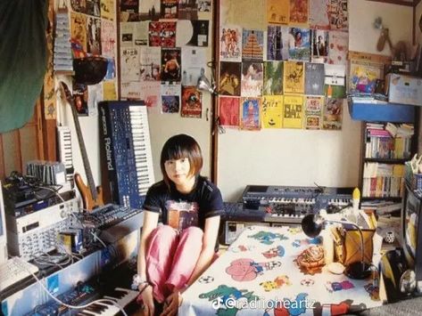 Bedroom 90s, My Own Place, Japanese Bedroom, Serial Experiments Lain, Own Place, Girl Bedrooms, Image Chat, Cool Rooms, Dream Bedroom