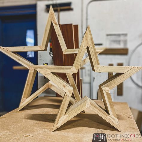 Wooden Star Tree Topper Diy, Star Xmas Decorations, Christmas Wooden Stars Decoration, Wooden Christmas Tree Star Topper Diy, How To Make A Wooden Star, Christmas Wood Diy Projects, Diy Stars Crafts, Diy Christmas Star Outdoor, Christmas Decor Wood Diy