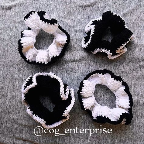 White and Black Scrunchie Lover Here is slides of white and black scrunchies Enjoy! 🤩 To order, send a direct message ~ a stitch births modesty & elegance 🌹🤍 #white #inspiration #craft #handmade #diy #crochet #scrunchies Black And White Scrunchies, Scrunchies A Crochet, Crochet Scrunchy, Scrunchies White, Black Scrunchies, Black Scrunchie, Crochet Scrunchies, White Inspiration, Craft Handmade