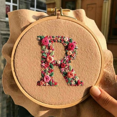 Hand Embroidery Things To Sell, Hand Embroidery Patterns Flowers, Abc Letters, Floral Embroidery Patterns, Hoop Embroidery, Hand Embroidery Videos, Embroidery Letters, Embroidery Stitches Tutorial, Embroidery Videos