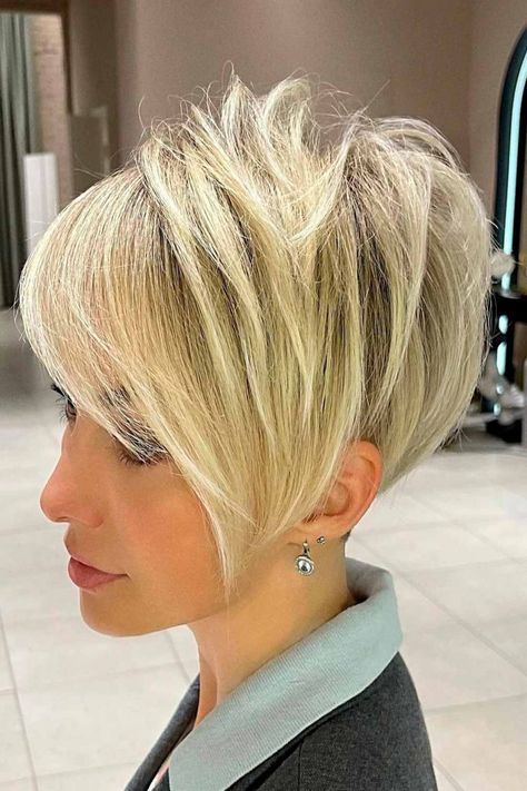 Short Stacked Hair, Longer Pixie Haircut, Stacked Hair, Short Hair Pixie Cuts, Pixie Haircut For Thick Hair, Messy Short Hair, Edgy Short Hair, Short Hairstyles For Thick Hair, Short Choppy Hair