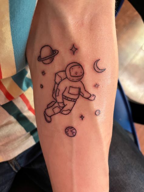 Astronaut Tattoo, Small Tats, Planet Tattoos, Simple Tattoo Designs, Small Tattoos For Guys, Body Stickers, Arm Tattoos For Guys, Skin Art, Piercing Tattoo