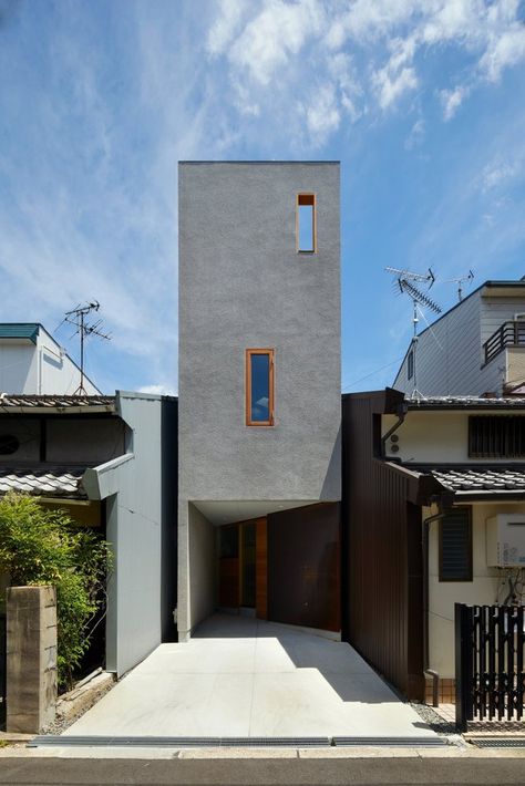 Small Space Architecture, Small House Architecture, Prefab Container Homes, Narrow House Designs, Japan Architecture, Modern Small House Design, Narrow House, Micro House, Small Houses