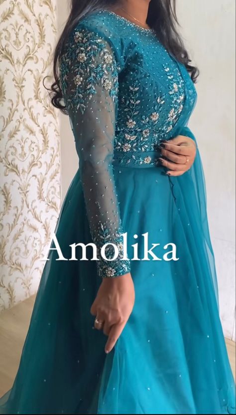 Long Frock Sleeves Designs, Lehenga Sleeves, Trent Dress, Madras City, Simple Engagement Dress, Exclusive Saree Blouse Designs, Gown Dress Party Wear, Frock Models, Engagement Dress For Bride