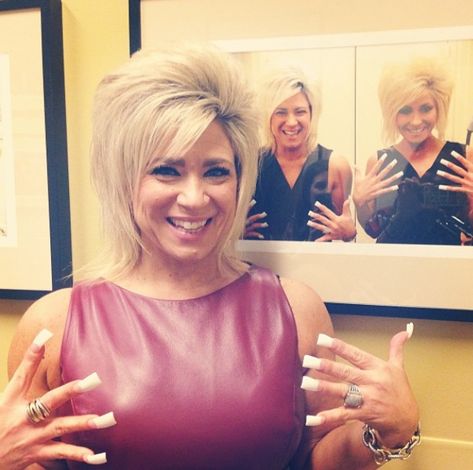 Long Island medium - her nails are so crazy but I love them haha! Long Island Medium Nails, Duck Flare Nails, Ugly Nails, Theresa Caputo, Long Island Medium, Short Nail Manicure, Mobile Nails, Long Fingernails, Medium Nails