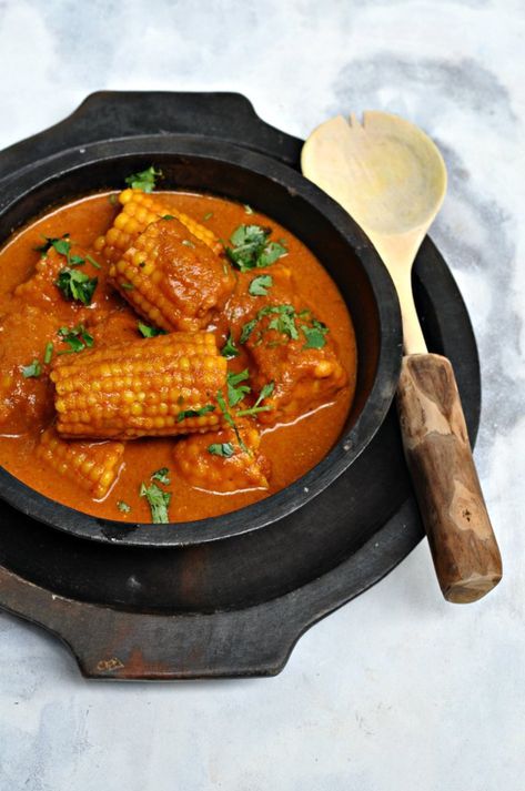 Recipe for best gluten free, spicy and easy to make Spicy Corn Curry or Corn on the cob curry or Bhutte ki Sabji! Perfect dish for those rainy monsoon evenings! #corn #cornonthecob #curry #monsoon Brunch Ideas Gluten Free, Girls Brunch Ideas, Corn Curry, Desi Khana, Vegan Indian Recipes, Spicy Corn, Girls Brunch, Veg Food, Super Girls