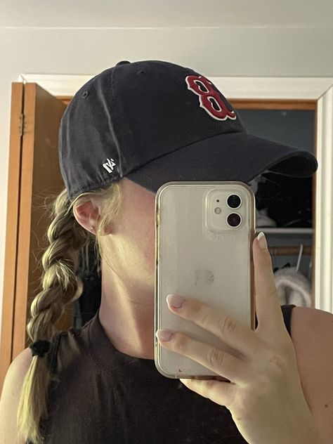 Gymhatoutfitfitbaseballcapcuteideasworkoutpicshairhairstyleupdoponytailbraid Braid With Baseball Hat, Baseball Hat Outfit Aesthetic, Gym Hat Outfit, Outfit Ideas With Cap, Cap Hairstyles Aesthetic, Baseball Cap Short Hair, How To Style Baseball Cap, Hairstyles With Hats Ball Caps, Cute Hairstyles With Hats Baseball Caps