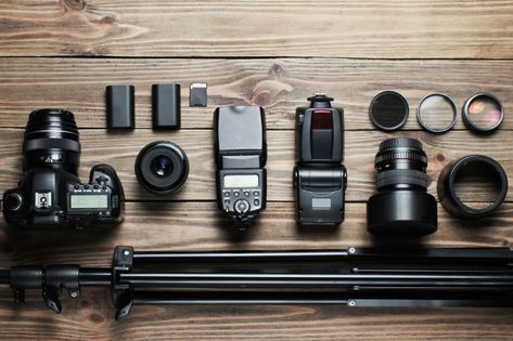 2022 Equipment List For Photographers (17 Essential Photography Tools) Landscape Photography Equipment, Photographer Equipment, Freelance Photography, Signature Logo Design, Photography Jobs, Steps To Success, Gadgets Technology Awesome, Photography Tools, Photography Logo Design