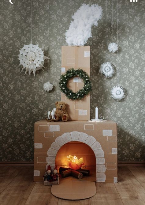 Cardboard Fireplace, Diy Natal, Christmas Classroom, Office Christmas, Candy Land Christmas, Dramatic Play, Noel Christmas, Kid Activities, Cardboard Crafts