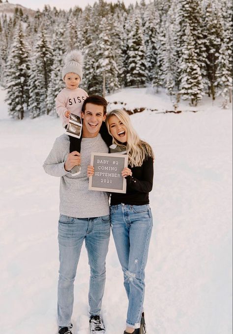 Winter Sibling Announcement, White Elephant Pregnancy Announcement, Snow Baby Announcement Ideas, Winter Baby Announcement Sibling, Outdoor Winter Pregnancy Announcement, Ultrasound Pictures Announcement With Siblings, Baby Announcement Photoshoot Christmas, We’re Expecting Photos, January Pregnancy Announcement Baby 2