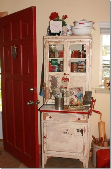 Red Hoosier Antique Hoosier Cabinet, Vintage Kitchen Cabinets, Primitive Cabinets, Hoosier Cabinets, Country Cupboard, Red And White Kitchen, Old Fashioned Kitchen, Hoosier Cabinet, Cabinet Vintage