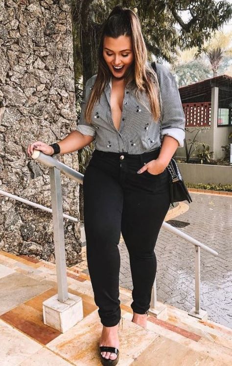 Butch Style, Curvy Clothes, Body Fashion, Womens Outfits, Summer Attire, Moda Plus, Plus Size Fashion For Women, Carrie Bradshaw, Curvy Girl Outfits