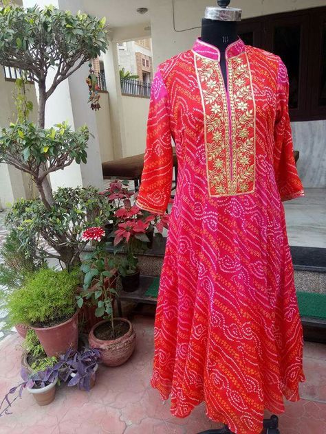 Bandhini Kurti Designs, Lahariya Kurti Design, Bandhej Kurti Designs, Lahariya Dress, Lehariya Kurti Designs, Wedding Dresses Casual, Bandhani Dress, Long Kurti Designs, Kurta Neck Design