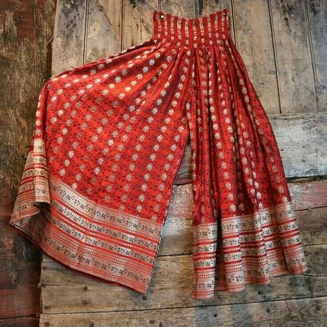 How to Reuse Old Silk Sarees Dresses & Home Decor Made from Them Celana Fashion, Gaun Fashion, Salwar Kamiz, Kurti Designs Party Wear, Designer Party Wear Dresses, Party Wear Indian Dresses, Dress Indian Style, Saree Dress, Indian Designer Outfits