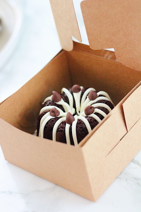 Cute Mini Bundt Cakes, Bundt Cake Packaging, Mini Bundt Cakes Packaging, Bakery Design Interior, Mini Bundt, Mini Bundt Cakes, Cake Packaging, Bakery Design, Treat Ideas