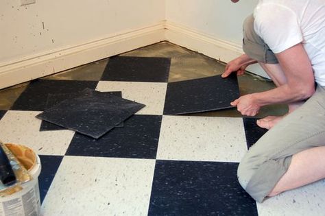 Laying vct flooring.  Good instructions for DIY. Sheet Vinyl Flooring Living Room, Diy Checkerboard Floor, Checker Kitchen Floor, Checkered Kitchen Floor, Black Tile Bathroom, Checkered Floor Kitchen, Vct Flooring, American Garage, Vct Tile