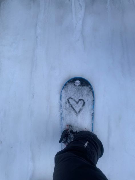 Snowboard Pictures, Snowboarding Pics, Snowboard Aesthetic, Ski Trip Aesthetic, Mode Au Ski, Snowboarding Pictures, Snowboarding Aesthetic, Ski Pics, Ski Pictures