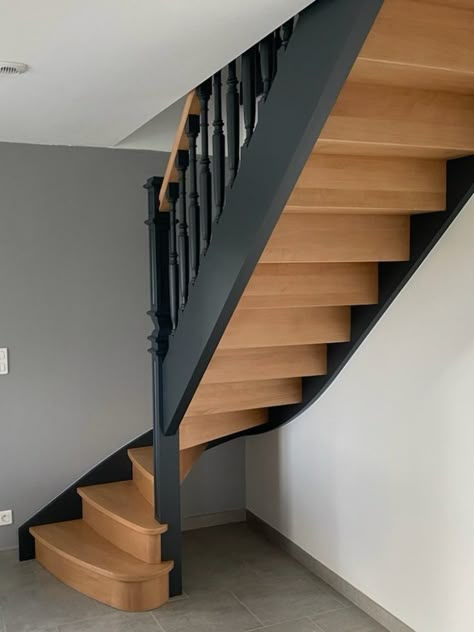 Apartment Entrance, Elevator Design, Loft Stairs, Escalier Design, House Staircase, Caravan Renovation, Staircase Makeover, Home Stairs Design, Home Fireplace