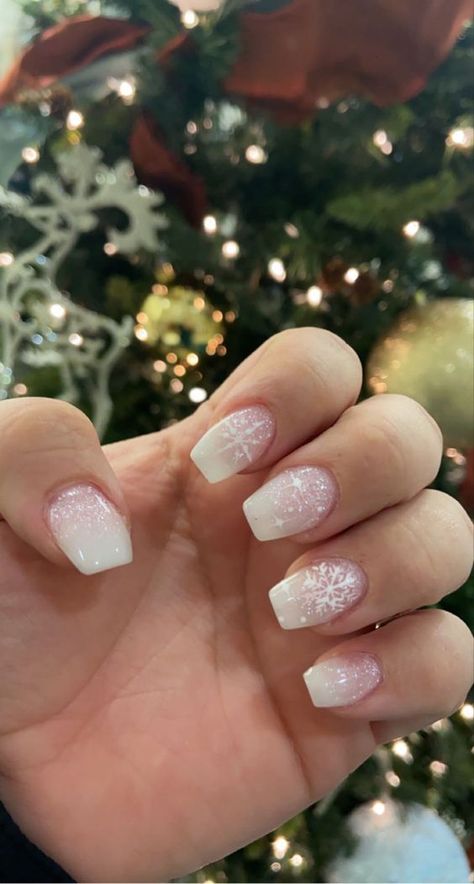 #BEAUTY, #RELATIONSHIPS #Fashion #Animals #Outfits #Winter Outfits #Animals Birthday Nails For Winter, Ombré Nails With Snowflakes, Light Colored Christmas Nails, Simple Winter Acrylic Nails Short, Snow Flake Nails Short, Short Elegant Christmas Nails, Winter Ombre Nails Acrylic, Ombre Nails With Snowflakes, Ombre Christmas Nails Winter