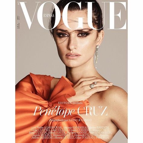 penelope cruz by luigi and diango / vogue spain Spring Shoot, Vogue Photography, Vogue Vintage, Vogue Editorial, Vogue Magazine Covers, Magazine Vogue, Mode Chanel, Tim Walker, Fashion Magazine Cover