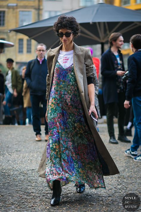 Yasmin Sewell, 2017 Street Style, Walking Down The Street, Street Style 2017, Looks Street Style, Street Fashion Photography, Mode Inspo, Fashion Week Street Style, 가을 패션