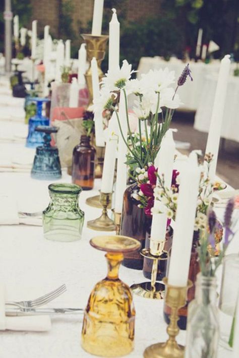 Vintage Wedding Table Settings, Backyard Bbq Wedding, Backyard Wedding Dresses, Vintage Wedding Table, Bohemian Table, Jewel Tone Wedding, Bbq Wedding, Boda Mexicana, Estilo Boho Chic