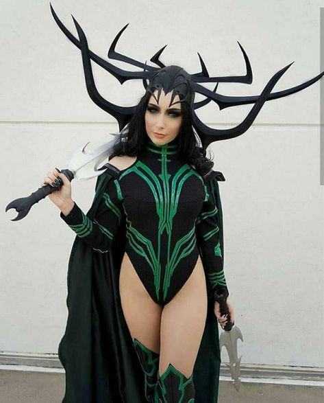 Obscure Superheroes, Hella Cosplay, Hela Thor Ragnarok, Thor Ragnarok Costume, Hela Thor, Comic Con Costumes, Marvel Costumes, Thor Ragnarok, Marvel Cosplay