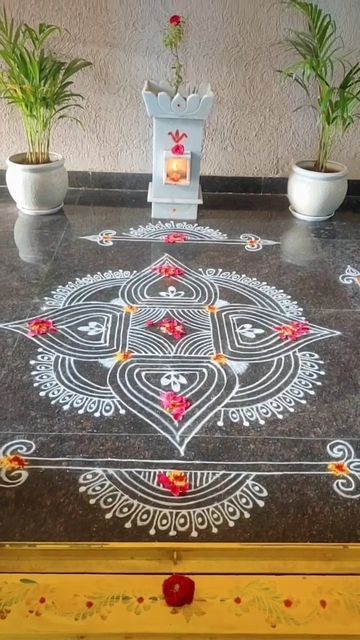 Lines Muggulu, Danurmasam Muggulu, Short Rangoli, 2023 Rangoli, Kolam Designs Rangoli, Designs Rangoli, Small Kolam, Easy Rangoli Designs Videos, Border Rangoli