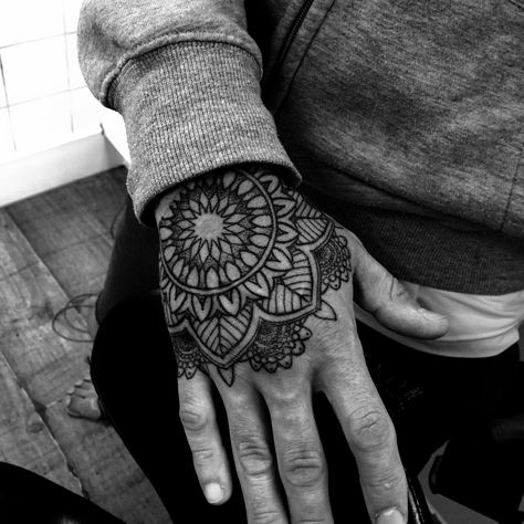 Hand Tattoo Mandala Men, Mandala Hand Tattoos Men, Half Mandala Tattoo, Mandala Tattoo Men, Hand Tatts, Tattoo 2024, Mandala Hand Tattoos, Hand Tattoo Ideas, Armband Tattoos